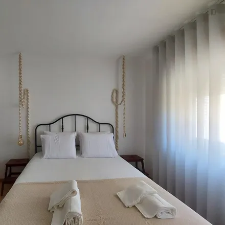 Rent this 3 bed room on Rua Ernesto Silva 124 in 4430-329 Vila Nova de Gaia, Portugal