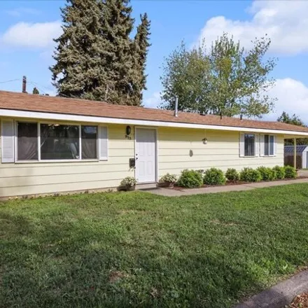 Buy this 3 bed house on 977 South 30th Avenue in Yakima, WA 98902
