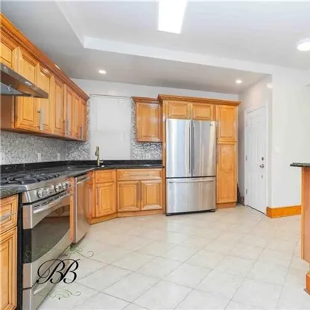 Image 7 - 394 Linden Boulevard, New York, NY 11203, USA - House for sale