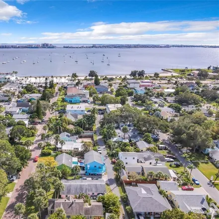Image 1 - 3007 56th Street South, Saint Petersburg, FL 33707, USA - House for sale