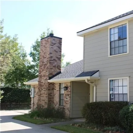 Buy this 2 bed condo on 4136 Chateau Boulevard in Kenner, LA 70065