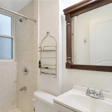 Image 3 - 136 W 28th St, New York, 10001 - Apartment for rent