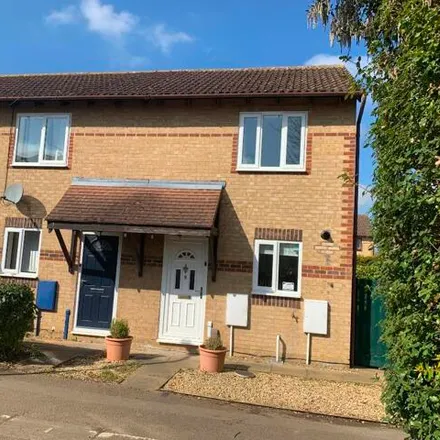 Rent this 2 bed duplex on Cypress Gardens in Bicester, OX26 3XT