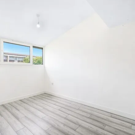 Rent this 3 bed apartment on 47 Palmers Road in London, N11 1SN