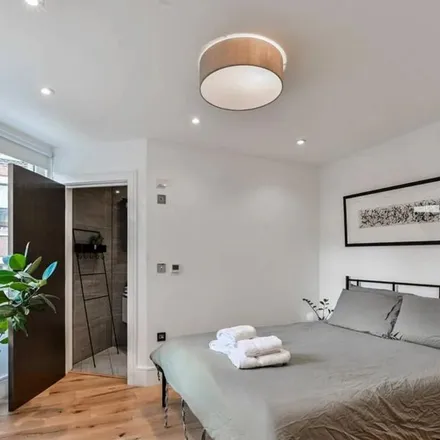 Image 2 - 118 Commercial Street, Spitalfields, London, E1 6BJ, United Kingdom - Apartment for rent
