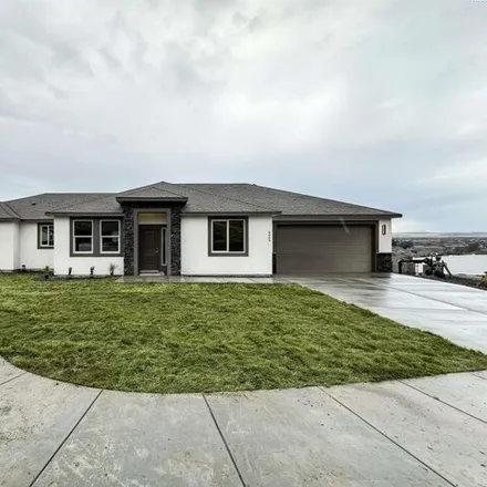 Buy this 4 bed house on West 30th Avenue in Kennewick, WA 99338