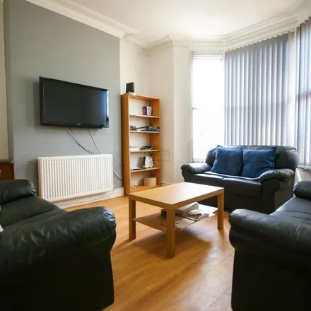 Rent this 6 bed townhouse on 574 Pershore Road in Kings Heath, B29 7EN