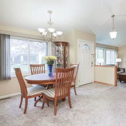 Image 6 - 149 Cascade Drive, Indian Head Park, Lyons Township, IL 60525, USA - House for sale