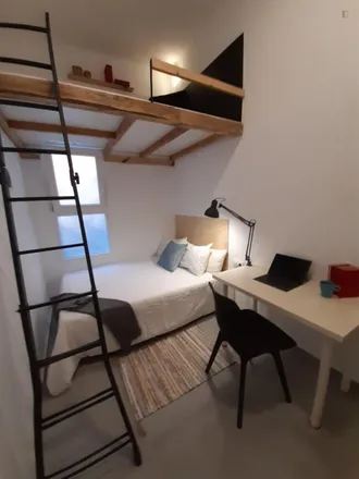 Rent this 4 bed room on Mercadona in Carrer de José Aguilar, 46022 Valencia