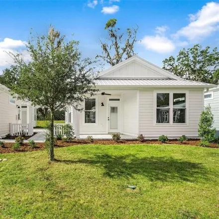 Buy this 3 bed house on 12069 Lakeshore Way in Oxford, Florida