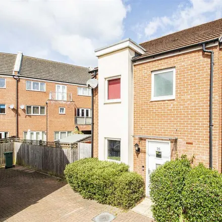 Rent this 3 bed townhouse on Eaton Hall Crescent in Monkston, MK10 7FB