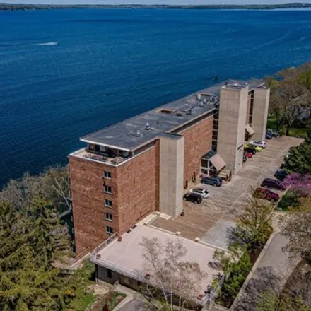 Buy this 1 bed condo on Lake Mendota Drive in Madison, WI 53705