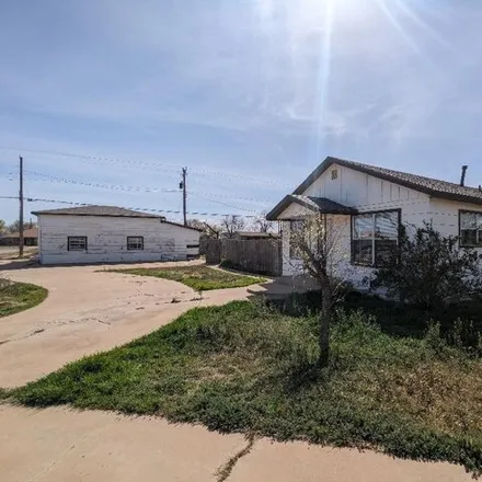 Image 3 - 2514 La Salle Avenue, Lubbock, TX 79407, USA - House for sale