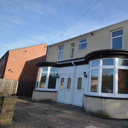 Rent this 2 bed apartment on Sheffield Road in Chesterfield, S41 9EQ