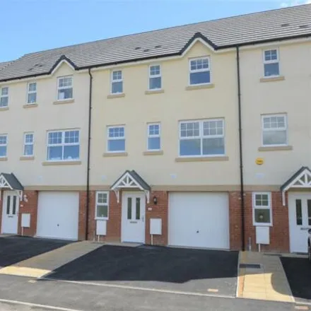 Rent this 3 bed townhouse on 5 Dunraven Close in Cowbridge, CF71 7FG