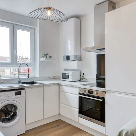 Rent this 3 bed apartment on 2 Rue Saint-Eloi in 59046 Lille, France