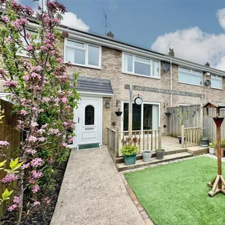 Buy this 3 bed townhouse on Newtondale in Hull, HU7 4BW