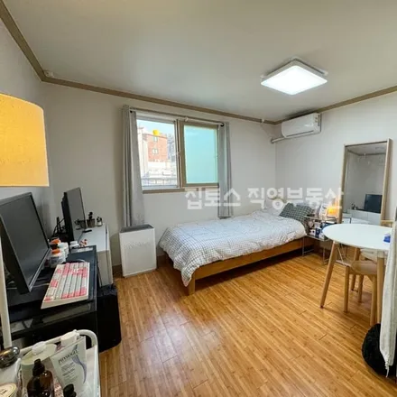 Rent this studio apartment on 서울특별시 성북구 안암동1가 10-3