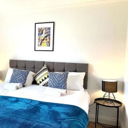 Rent this 4 bed house on Caddington in LU1 4HA, United Kingdom