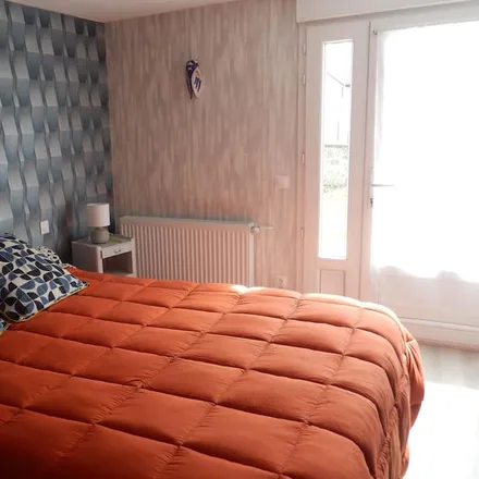 Rent this 1 bed apartment on 43290 Montfaucon-en-Velay