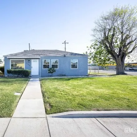 Buy this 2 bed house on 80 U Street in Bakersfield, CA 93304