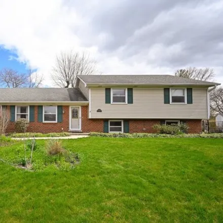 Buy this 3 bed house on Chieftain Lane in DuPage County, IL 60189
