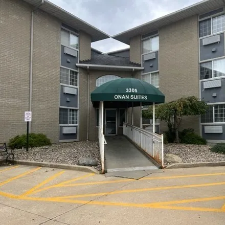 Rent this 2 bed condo on 3339 Sunset Avenue in Waukegan, IL 60087