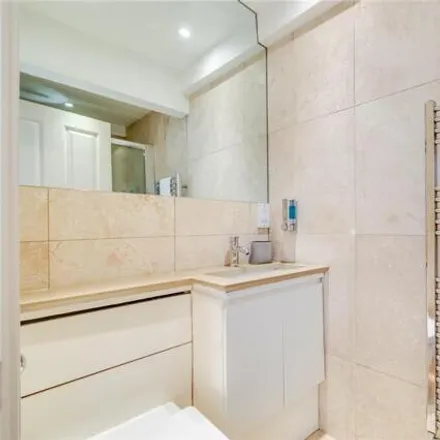 Image 5 - 8 Comeragh Road, London, W14 9HP, United Kingdom - Apartment for sale