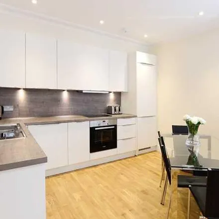 Image 4 - Hamlet Gardens, London, W6 0SY, United Kingdom - Apartment for rent