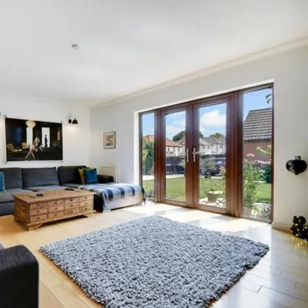 Image 3 - Cavell Road, Billericay, CM11 2HS, United Kingdom - House for sale