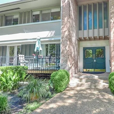 Buy this 2 bed condo on 600 South Ripple Creek Drive in Houston, TX 77057