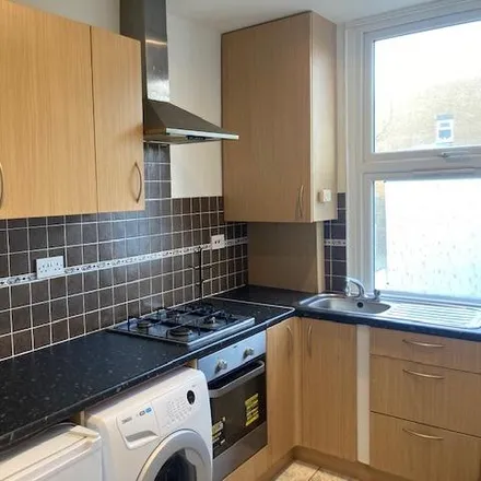 Image 2 - Walter's Road, London, SE25 6LF, United Kingdom - Apartment for rent
