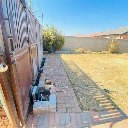 Image 5 - Protea Glen Shopping Centre, Mdlalose Street, Johannesburg Ward 13, Soweto, 1861, South Africa - Apartment for rent