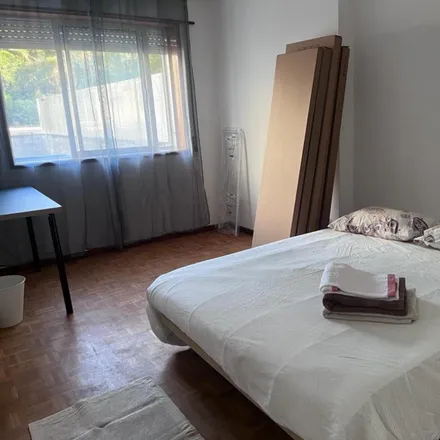 Rent this 5 bed room on Travessa da Fonte de Contumil in 4350-191 Porto, Portugal