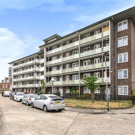 Image 4 - Ayrton Gould House, Roman Road, London, E2 0QY, United Kingdom - Apartment for sale