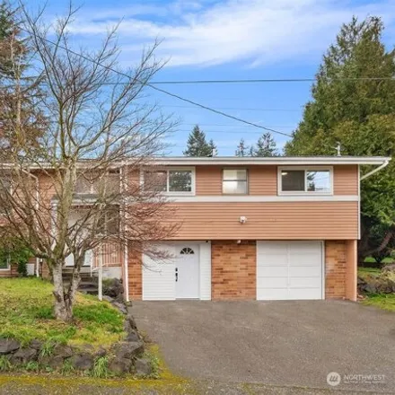 Buy this 3 bed house on 834 Lynnwood Avenue Northeast in Renton, WA 98056