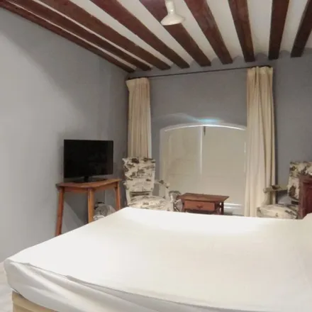 Rent this 1 bed apartment on Ateneo Científico in Literario y Artístico de Madrid, Calle del Prado