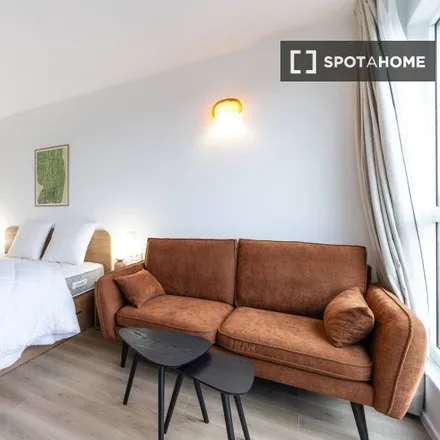 Rent this 15 bed room on Rue des Palmiers - Palmboomstraat 47 in 1150 Woluwe-Saint-Pierre - Sint-Pieters-Woluwe, Belgium