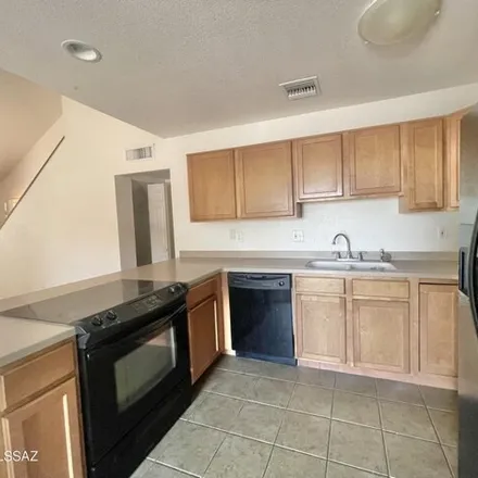 Image 7 - 7756 East Pristine Place, Catalina Foothills, AZ 85750, USA - Condo for rent