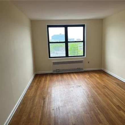 Image 4 - 2310 Ocean Parkway, New York, NY 11223, USA - Apartment for sale
