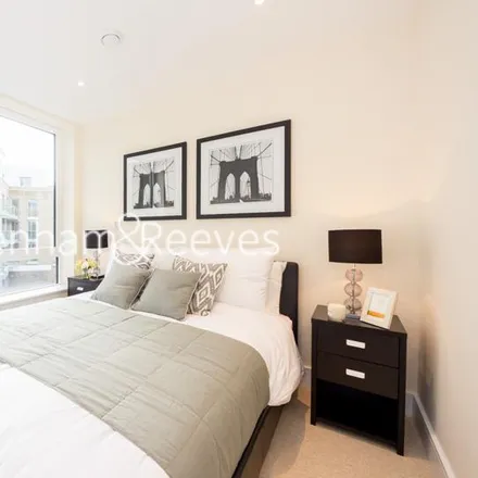 Image 3 - Elite House, 15 St. Anne Street, London, E14 7PT, United Kingdom - Apartment for rent