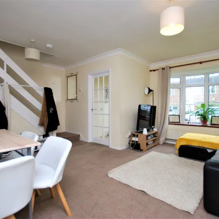 Image 5 - Dray Court, The Chase, Guildford, GU2 7UW, United Kingdom - Apartment for rent