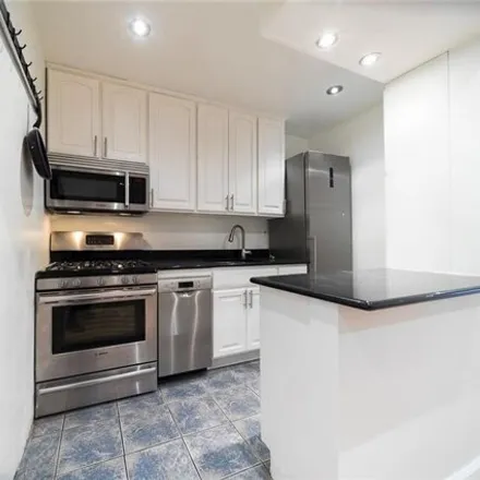 Image 4 - 302 East 88th Street, New York, NY 10128, USA - Apartment for sale