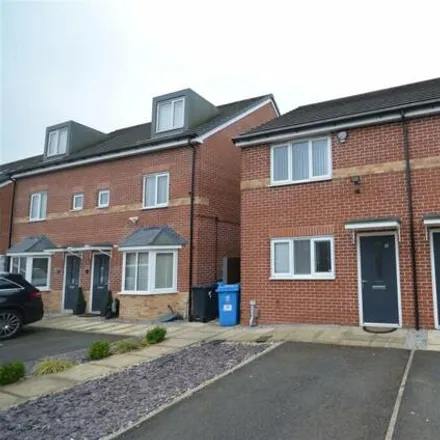 Rent this 2 bed duplex on unnamed road in Bardsley, OL8 3JJ