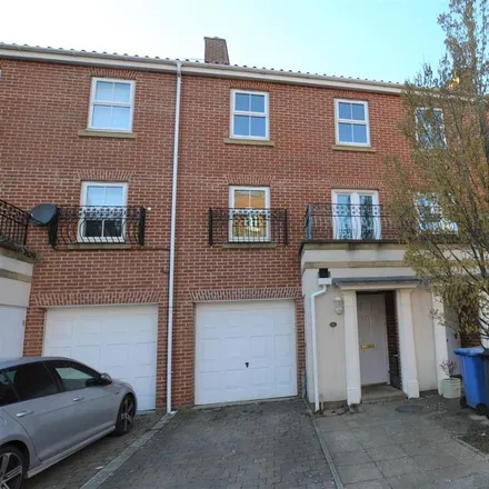 Rent this 3 bed townhouse on 10 Thomas Wyatt Close in Norwich, NR2 2TP