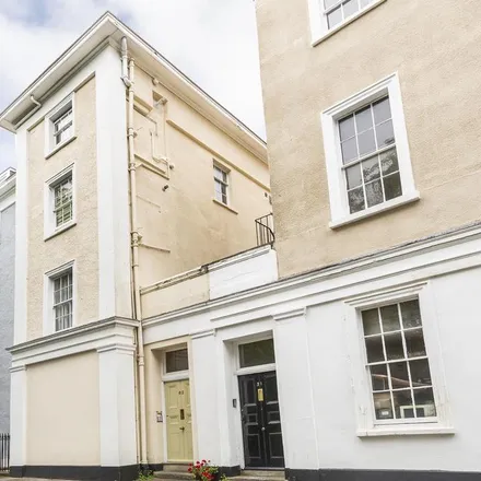 Rent this studio apartment on 32 Canynge Square in Bristol, BS8 3LB