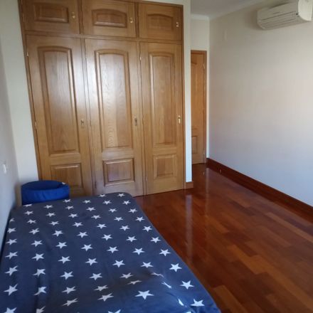 Rent this 5 bed room on Largo Elina Guimarães 4 in 2675-285 Odivelas, Portugal