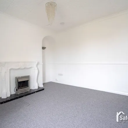 Image 6 - Gladstone Terrace Road, Greenfield, OL3 7HF, United Kingdom - Apartment for rent