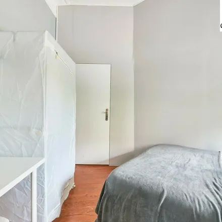 Rent this 8 bed apartment on Pizza Hut in Avenida João XXI, 1000-081 Lisbon
