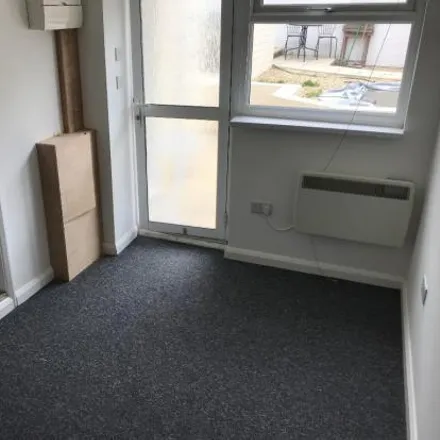 Image 3 - Shirley Vape, Dyer Road, Southampton, SO15 3EJ, United Kingdom - Apartment for rent